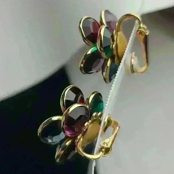 1/$59Vintage colorful crystal rhinestones flower clip on earrings in Gold-ton… - Picture 9 of 17